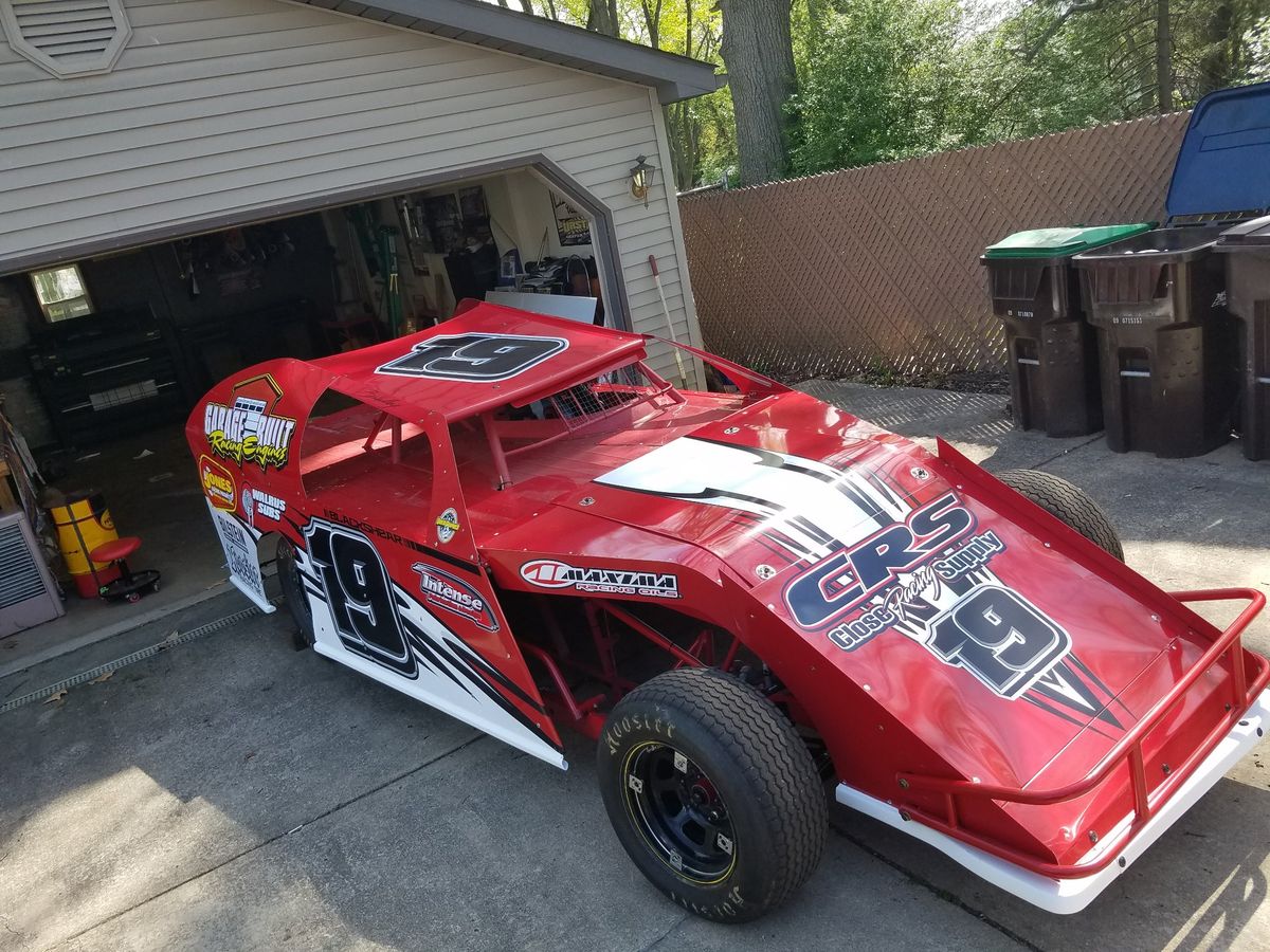 Micro sprint wrap — At speed on the dirt