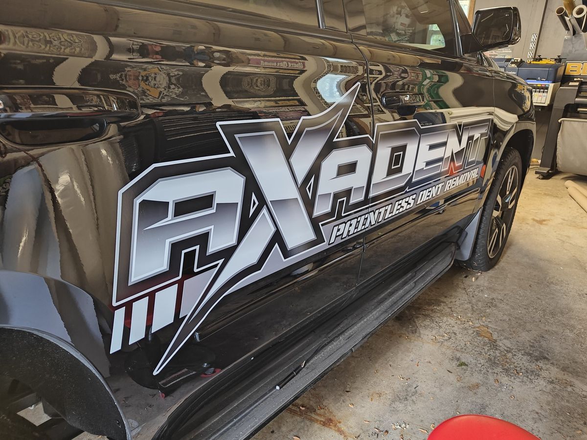 SUV graphics — Chrome lettering — Tahoe